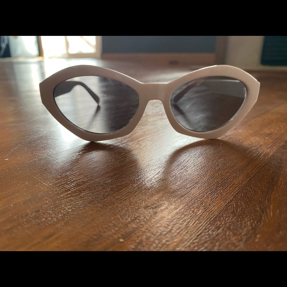 Vintage White Sunglasses - Picture 4 of 4